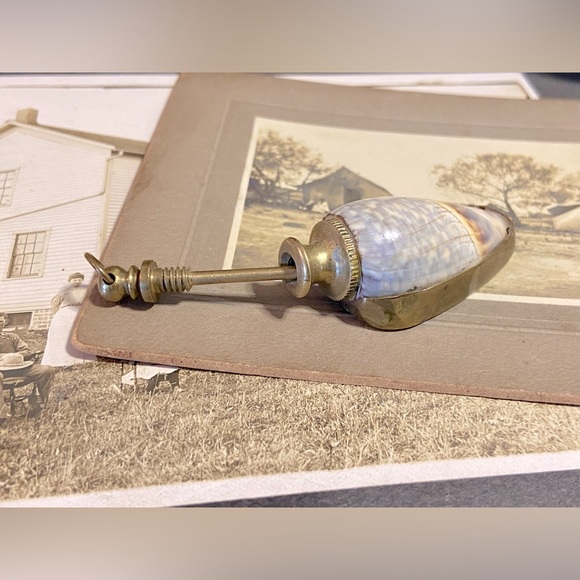 Vintage Brass & Shell Perfume Scent Bottle Pendant - Picture 10 of 12